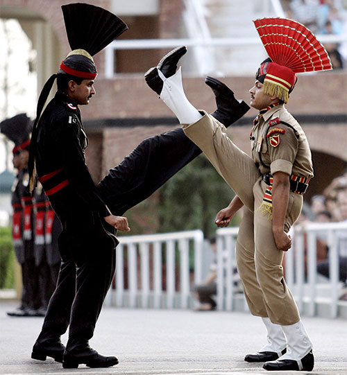 Very funny Photoshopped Pictures Of the India-Pakistan Border Ceremony Will certainly Crack People Up.