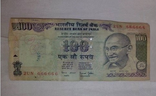 This Guy Is Trying To Make Money By Selling A 100 Rupee Note Online!