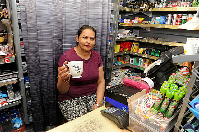 Thief Threatens To Stab Punjabi Lady In UK, She Tells Him To Wait Until She Finishes Her Chai