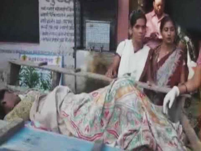 No Ambulance, So She Delivered Her Child In A Horse Cart Right Outside The Hospital