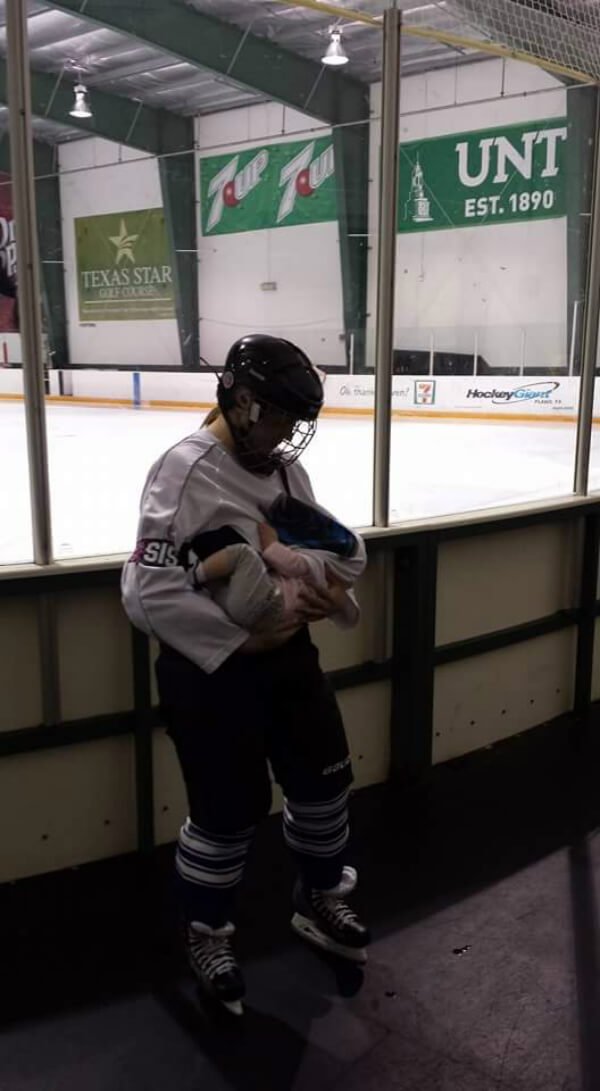 This Hockey Player Mommy Breastfeeding Her Baby Just Before A Match Is All Kinds Of Awesome