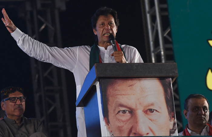 Imran Holds Out An Olive Branch, Says Not All Pakistanis Are Like Nawaz Sharif