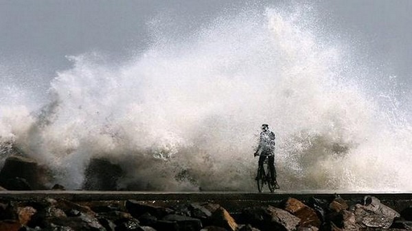 10 Pictures That Tell The Story Of Human Bravery In The Face Of Cyclone Hudhud