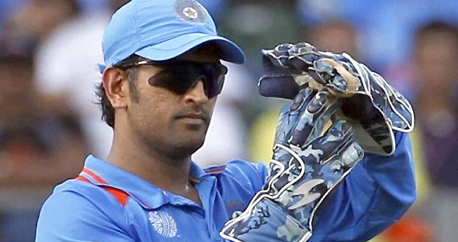 India captain Mahendra Singh Dhoni Retires from Test Captain; Virat Kohli Gets control.