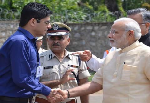 â€˜Dabanggâ€™ IAS Officer Gets Notice For Wearing Sunglasses As He Met PM Modi