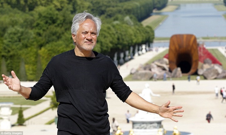 Sculptor Anish Kapoor Defends His â€˜Queenâ€™s Vaginaâ€™, Asks Why Is It Insulting