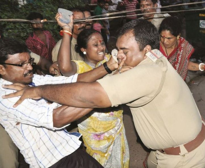 Slum Dwellers Thrash Policemen In Odisha For Refusing To Register An FIR
