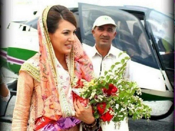 Reham Khan, Imran Khanâ€™s Wife, Uses Helicopter Like An Auto Richshaw