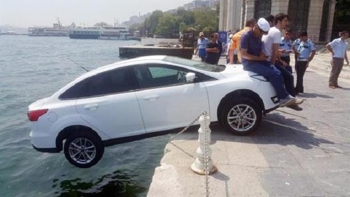 Watch How Istanbul Locals Save Touristâ€™s Car From Falling Into Sea