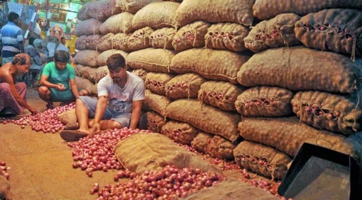 As Onion Prices Hit The Roof 700 Kgs Of Onions Stolen From Mumbai Market