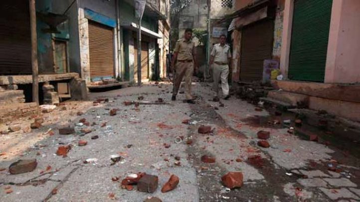 Riot Breaks Out In Karnataka After A Muslim Barber Refused To Shut His Shop