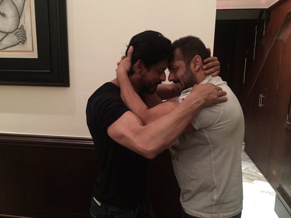 Salman Gave SRK A Big Hug On His Birthday & Itâ€™s Really Aww-Inducing