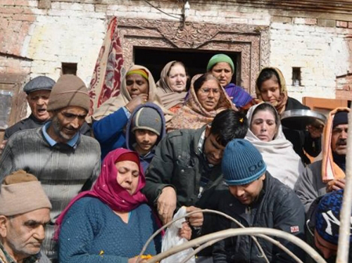 Muslims Performed The Last Rites Of A Kashmiri Pandit And Proved Love Has No Religion