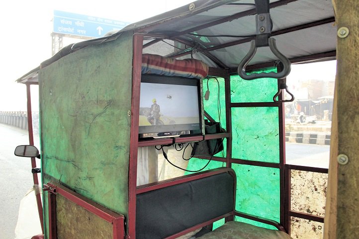 This Delhi E-Rickshaw Has An LCD TV, Free Wi-Fi And Cushioned Seats For Its Passengers