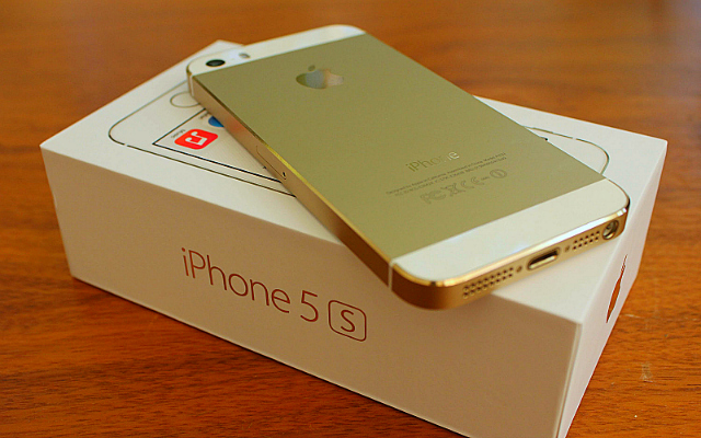 Heres How A College Kid Forced Snapdeal To Sell Him A Gold iPhone 5S For 68 Rupees!