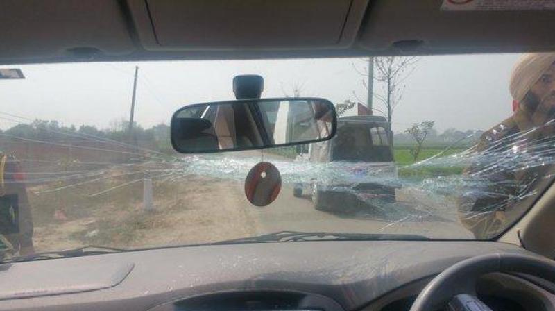 Protesters Break Windshield Of Arvind Kejriwalâ€™s Car, Delhi CM Escapes Unhurt