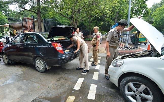 10 Terrorists Who Entered Gujarat May Have Reached Capital so Delhi On High Alert
