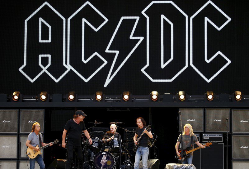 If AC/DC Lead Singer Brian Johnson Takes The Stage, He Could Permanently Lose His Hearing