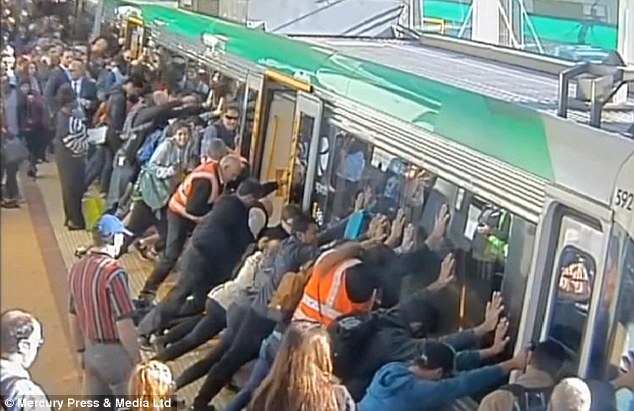 When Their Train Got Stuck On Tracks These Passengers Didnt Give Up, They Got Down And Pushed It On!