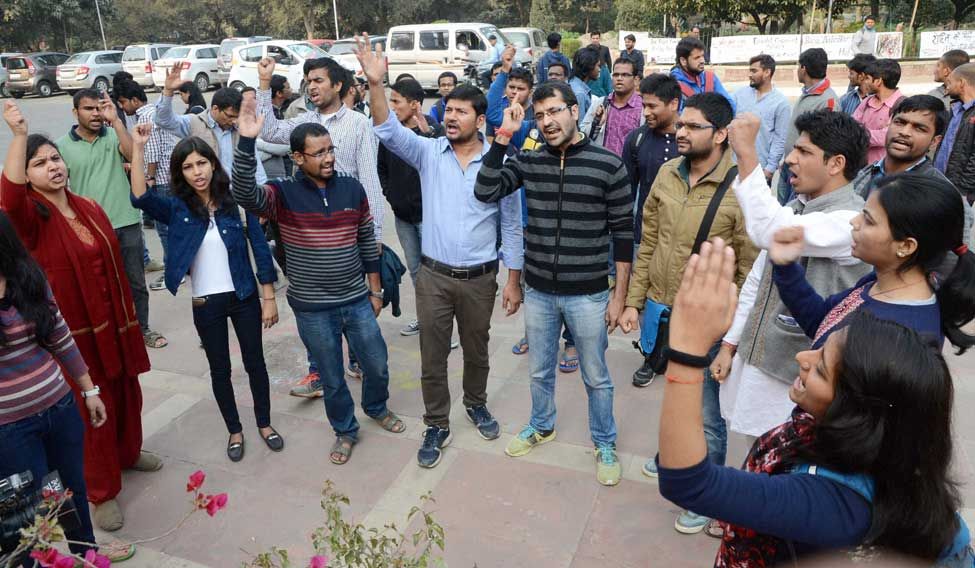 {Deliberar|Archivar|Suceder} Bhupinder Zutshi, Who {Apparently|Presumably} Allowed Police Inside JNU Campus, Now Faces A Revolt