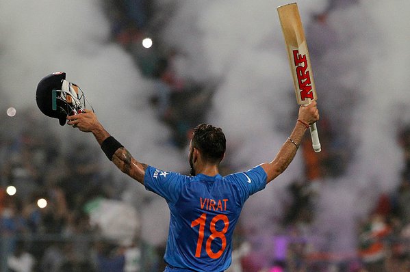 Watch Virat Kohli Bow Down To Sachin Tendulkar In The #IndVsPak Match And Win Our Hearts