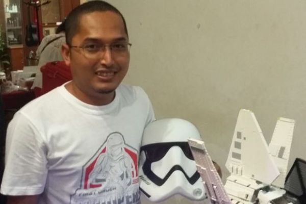 Malaysian Man Sells Off His Star Wars Lego Collection To Fund His Wifes Chemotherapy