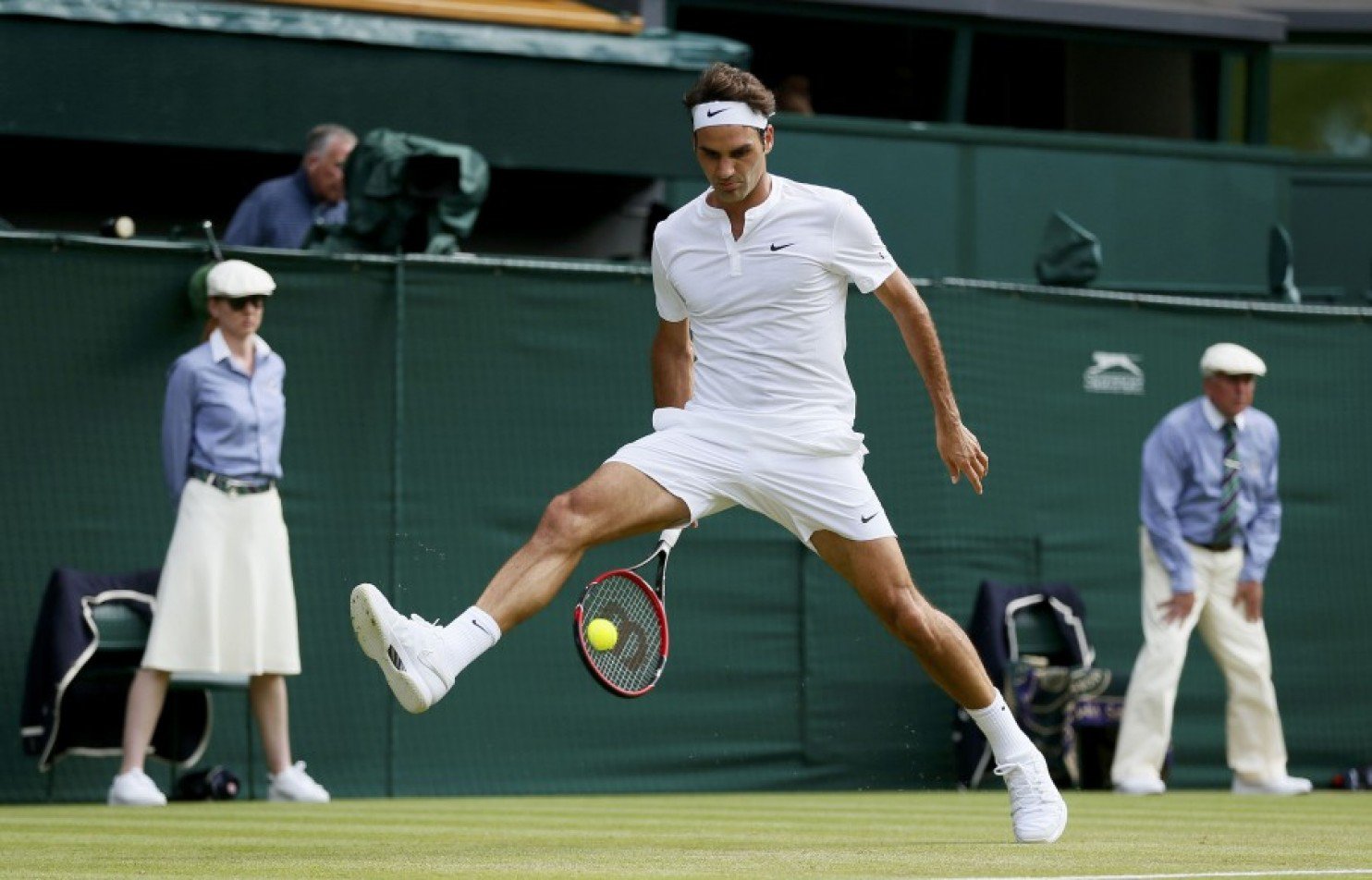 You Wont Believe How Roger Federer Injured His Left Knee