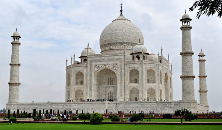 ASI Says Monkeys Ruining Attempts To Repair The Taj Mahal Minarets