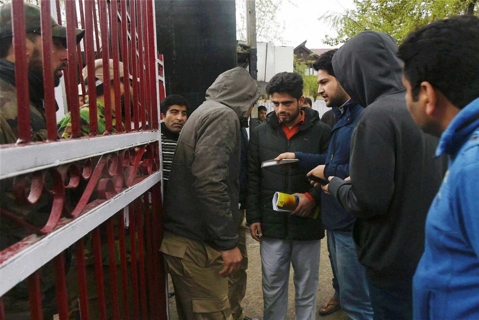 HRD Ministry Says No To Students Demand To Shift NIT Out Of Srinagar
