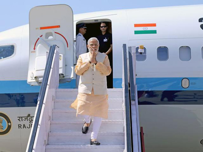 Wow PM Modi Travels At Night And Sleeps In Flights To Save Time During Foreign Trips
