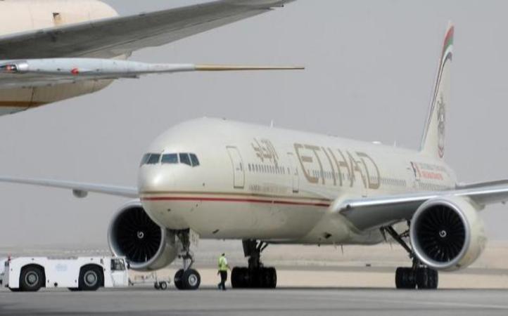 An Etihad Pilot Took A Last Minute U-Turn On The Runway To Help Couple Meet Their Dying Grandson