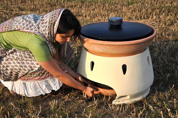 Designer Builds Simple Genius Device That Can Turn Salt Water Into Fresh Drinking Water