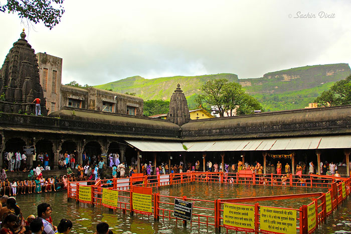 Women Must Wear Wet Clothes To Enter Trimbakeshwar Temple In Maharashtra W-T-Actual-F