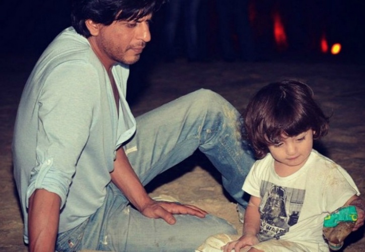 Little AbRam Got Confused With Many Papas On Screen While Watching Shah Rukh Khans Fan