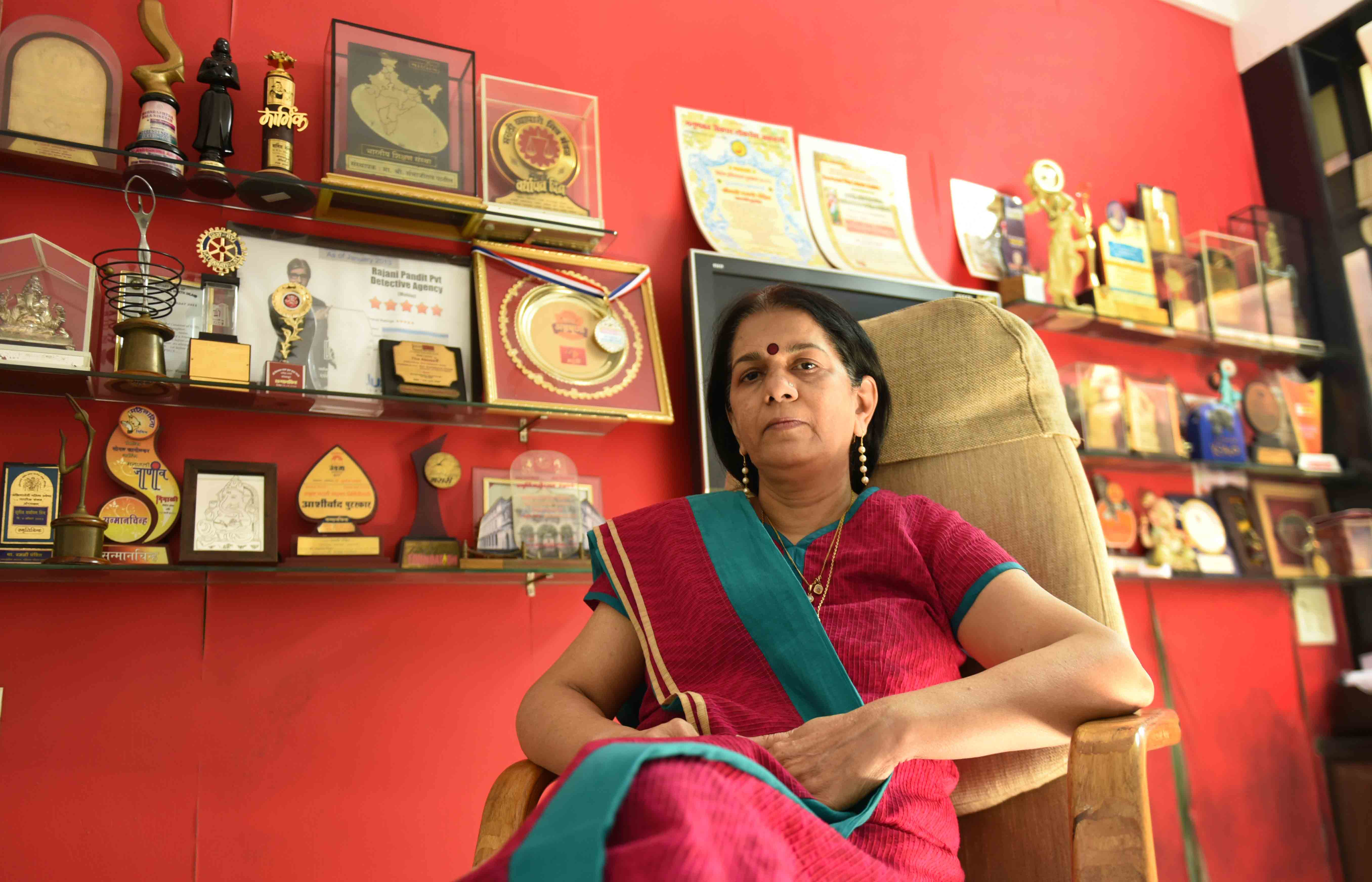 Meet Rajani Pandit Indiaâ€™s First Female Private Detective Who Has Solved Almost 75,000 Cases