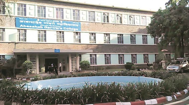 Pune College Students Get Violent Over WhatsApp Group Title One Gets Hospitalised
