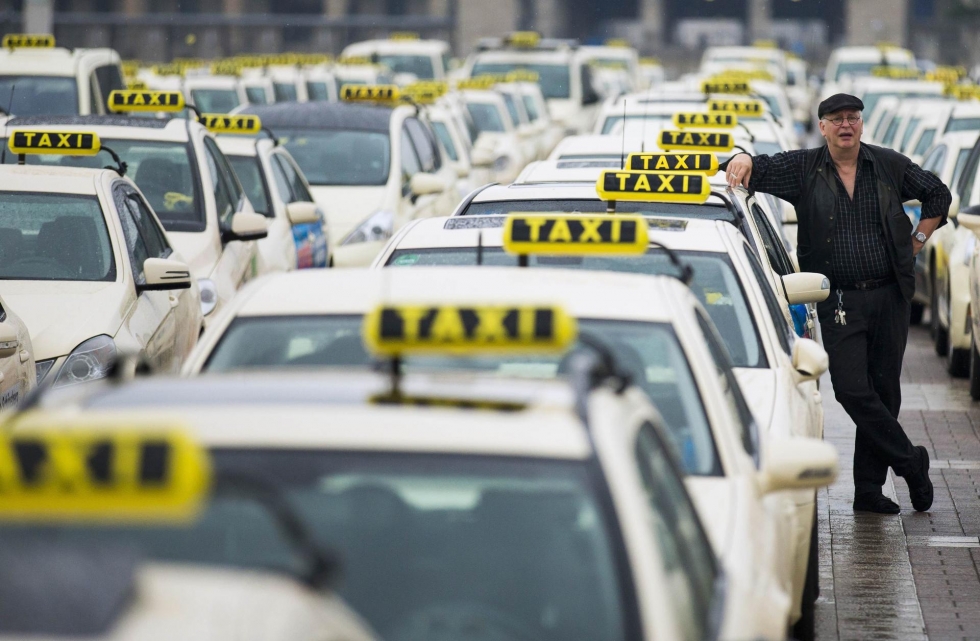 35,000 Taxis To Go Off Delhi Roads From Tomorrow After Supreme Court Bans Diesel and Petrol Cabs
