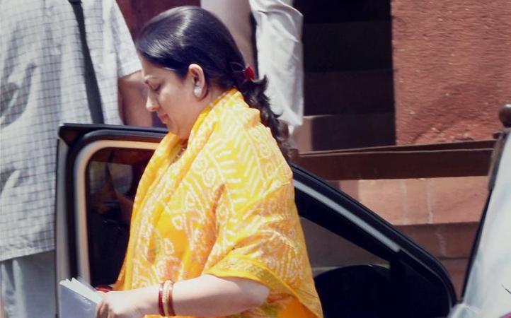 Smriti Irani Conducts A Surprise Check On IIT-Delhi Hostels Promises Students Air-Conditioning