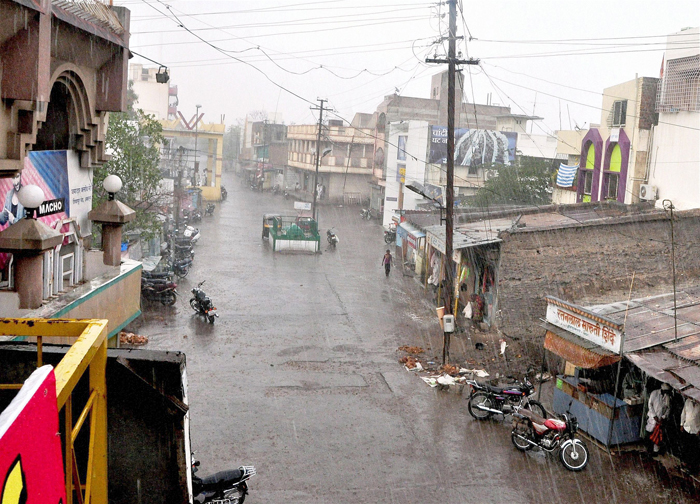 Sudden Rains Shower Marathwada But There is No Still Escape From The Drought