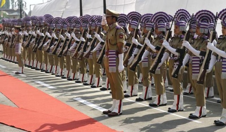For The First Time In History Jand K CM Gets Guard Of Honour From Policewomen