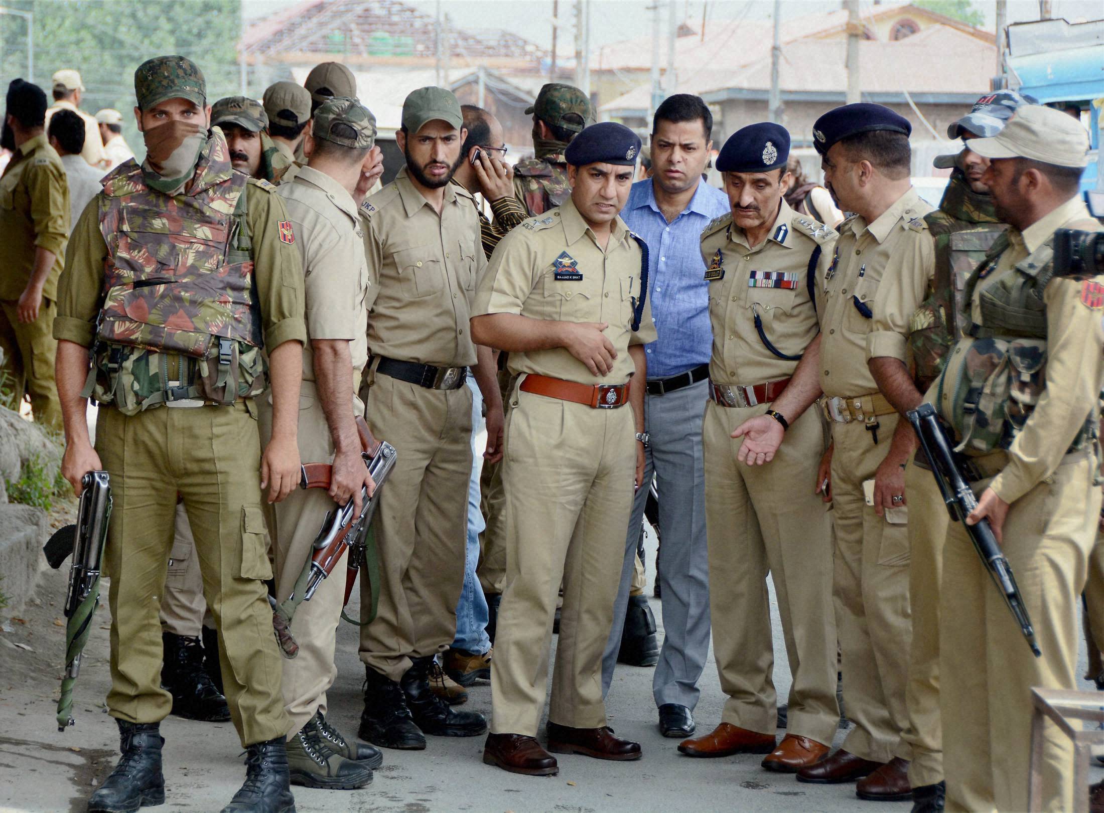 In Twin Outrageous Terror Attacks Militants Target 2 Police Posts In Srinagar Killing 3 Cops