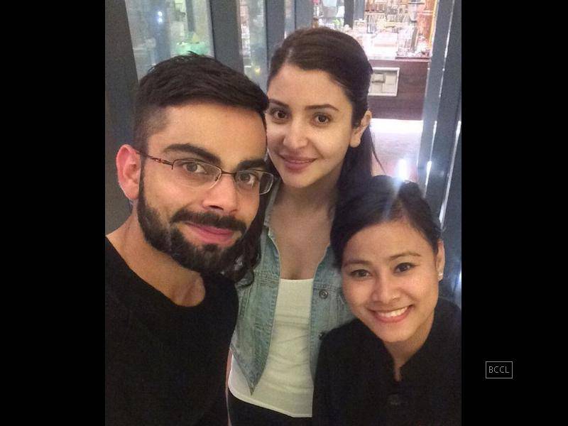 Spotted Virat And Anushka Cut Such A Happy Picture In Bangalore