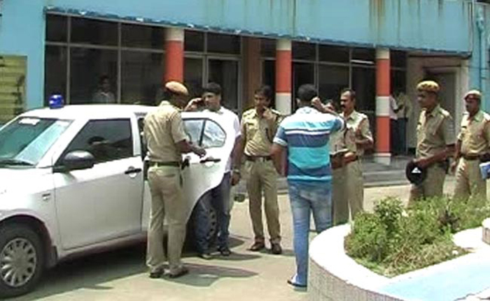 Kolkata Woman Dragged Into Moving Car Gangraped For 3 Hours And Then Dumped