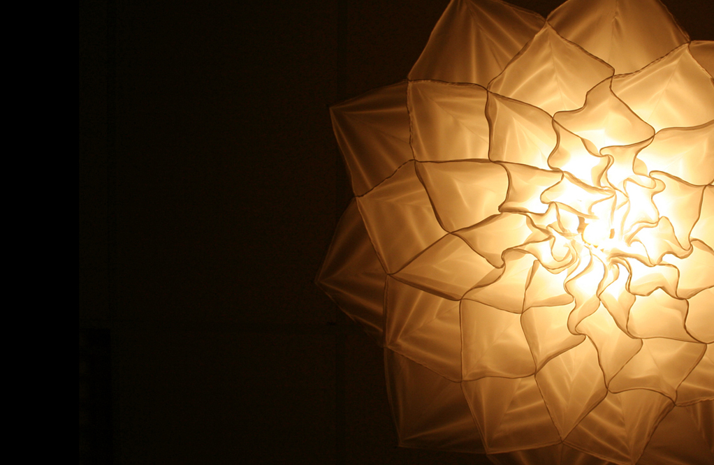 Designers Create Amazing Folding Lights That Bloom Like Flowers