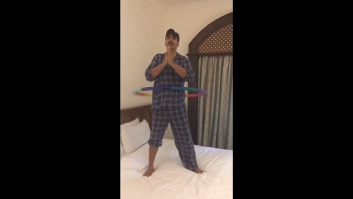 Akshay Thanks Bollywood For Supporting Rustom While Hula Hooping And Heâ€™s Hilariously Good