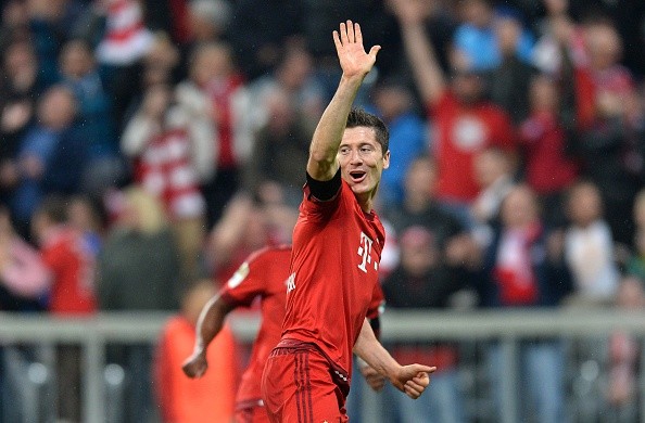Bayern Munichs Robert Lewandowski scores five goals in nine minutes 