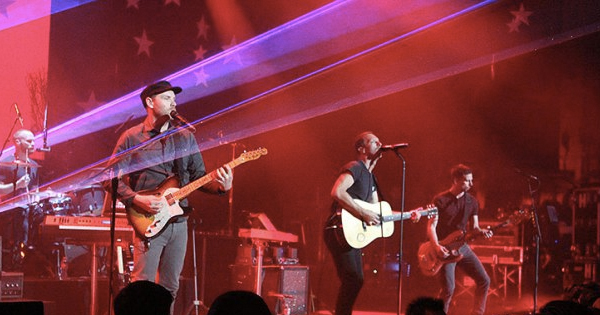 Watch Coldplay Perform John Lennonâ€™s Imagine In Memory Of The Paris Attack Victims
