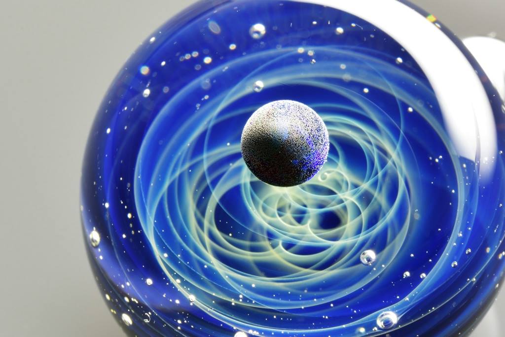Extraordinary Solar Systems and Flowers Encased in Glass by Satoshi Tomizu